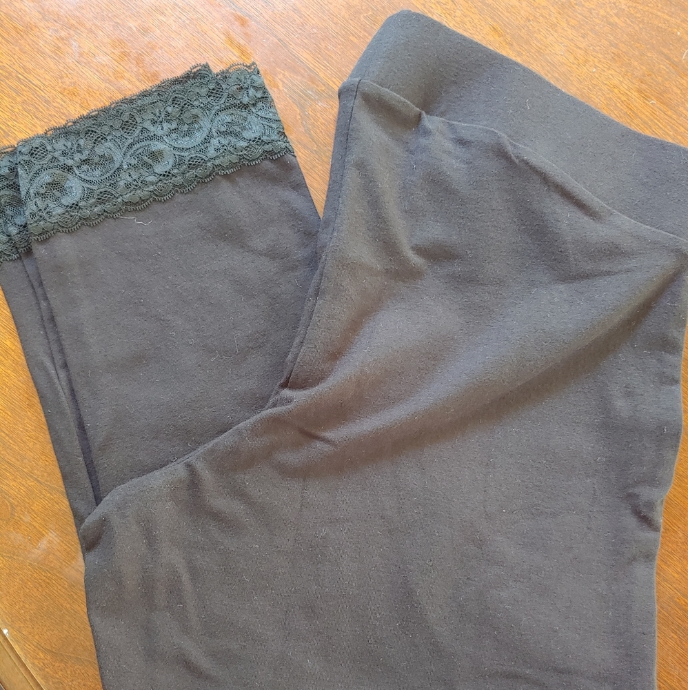 Torrid cropped leggings 1x black lace NWOT